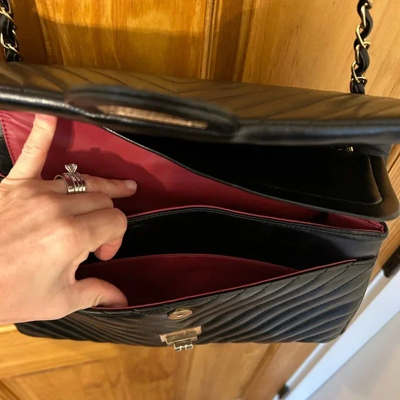 Trendy Boutique Black Quilted Shoulder Bag - Picture 3 of 6